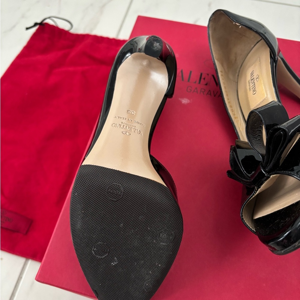Valentino Black Patent Leather Heels with Bow Detail - Picture 3 of 4